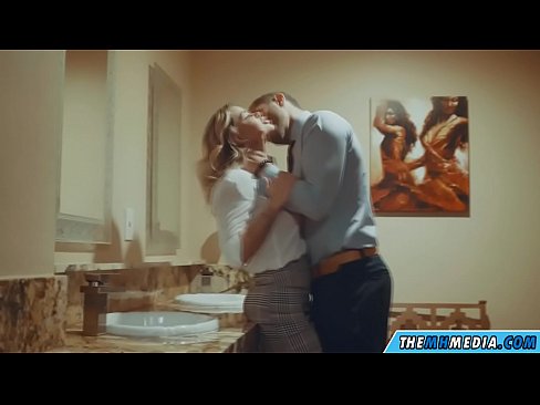 ❤️ وقتی یک بلوند بی تنه شما را در یک دستشویی عمومی اغوا می کند ❤️ فیلم مقعد در پورنو fa.extratorrents.top ❌❤